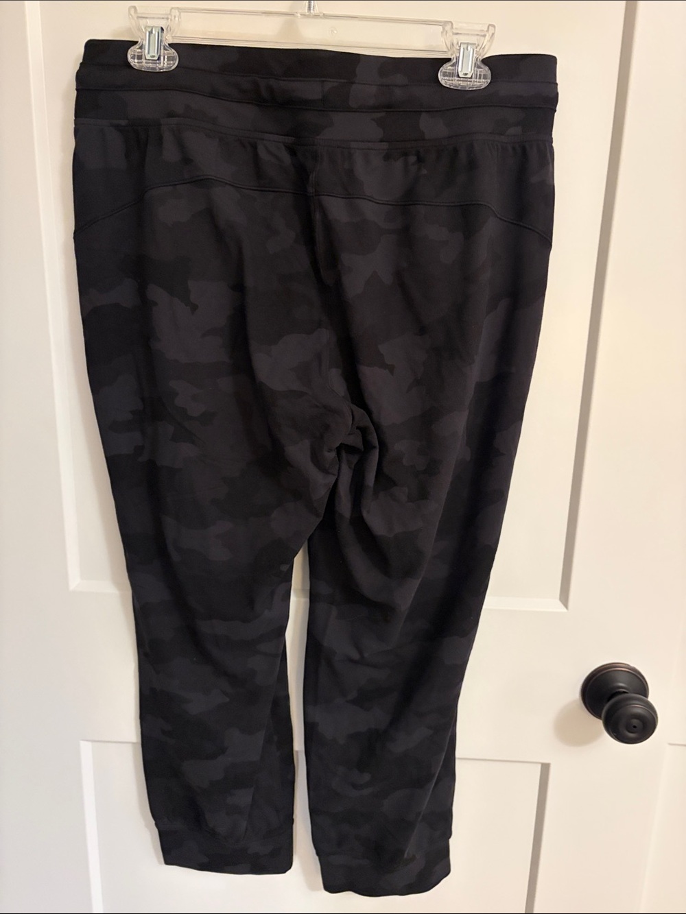 Lululemon Womens Black Camo Jogger Pants - Casual Athletic Fit - Picture 2 of 3